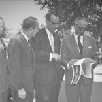 Arturo Frondizi junto a empresarios de la industria automotriz. 1960
