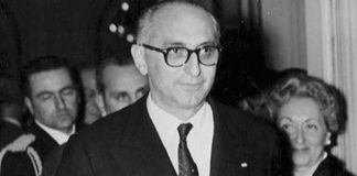 El presidente Arturo Frondizi.