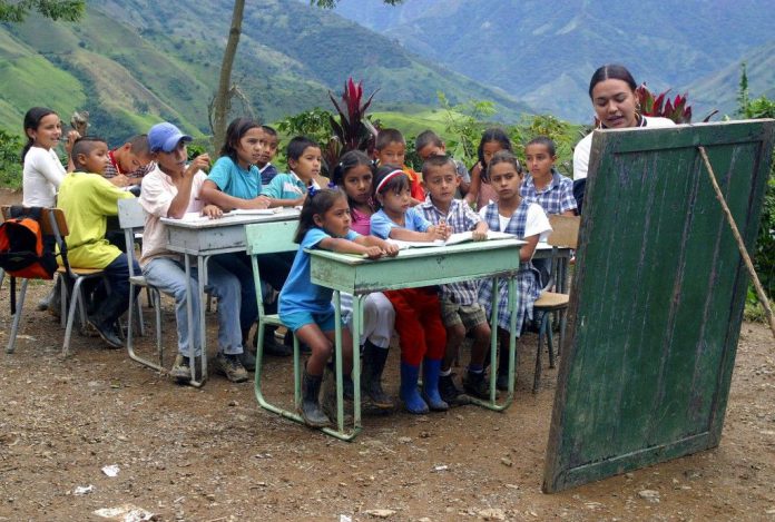 En Argentina, el sistema educativo legitima y refuerza las desigualdades sociales de origen en lugar de ampliar las posibilidades de movilidad social