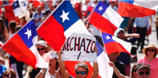 Manifestantes del rechazo a la nueva constitución chilena /yoreportero