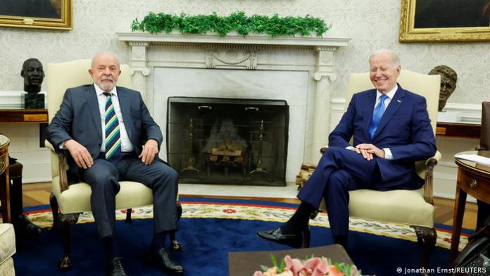 El presidente brasileño Luiz Inácio Lula da Silva junto a su homólogo estadounidense Joe Biden en la Casa Blanca. REUTERS