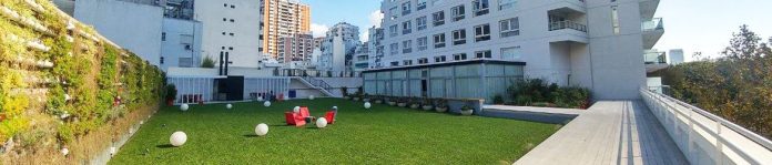 Terraza verde en un edificio de la Ciudad de Buenos Aires. (Newgreen)