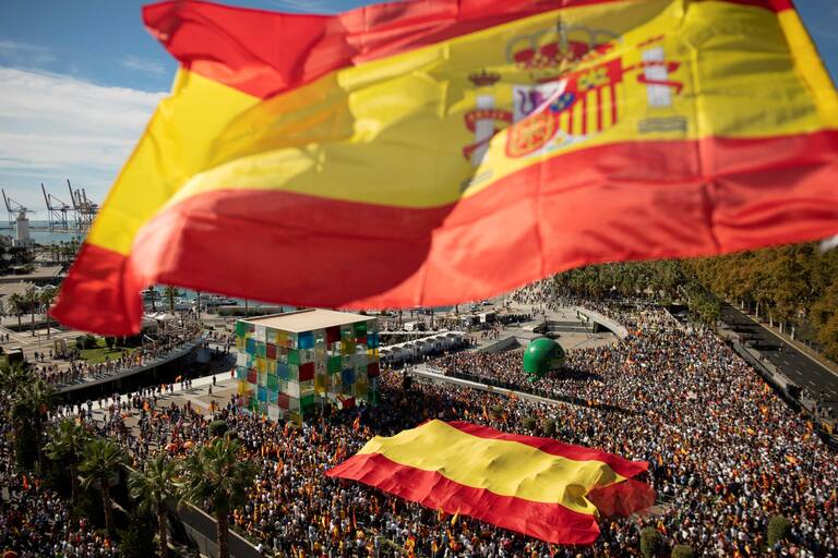 La oposición de derecha convocó una protesta en todas las capitales de España de Provincia el 12 de noviembre de 2023 contra la propuesta de ley del gobierno que concede amnistía a los separatistas catalanesJORGE GUERRERO - AFP