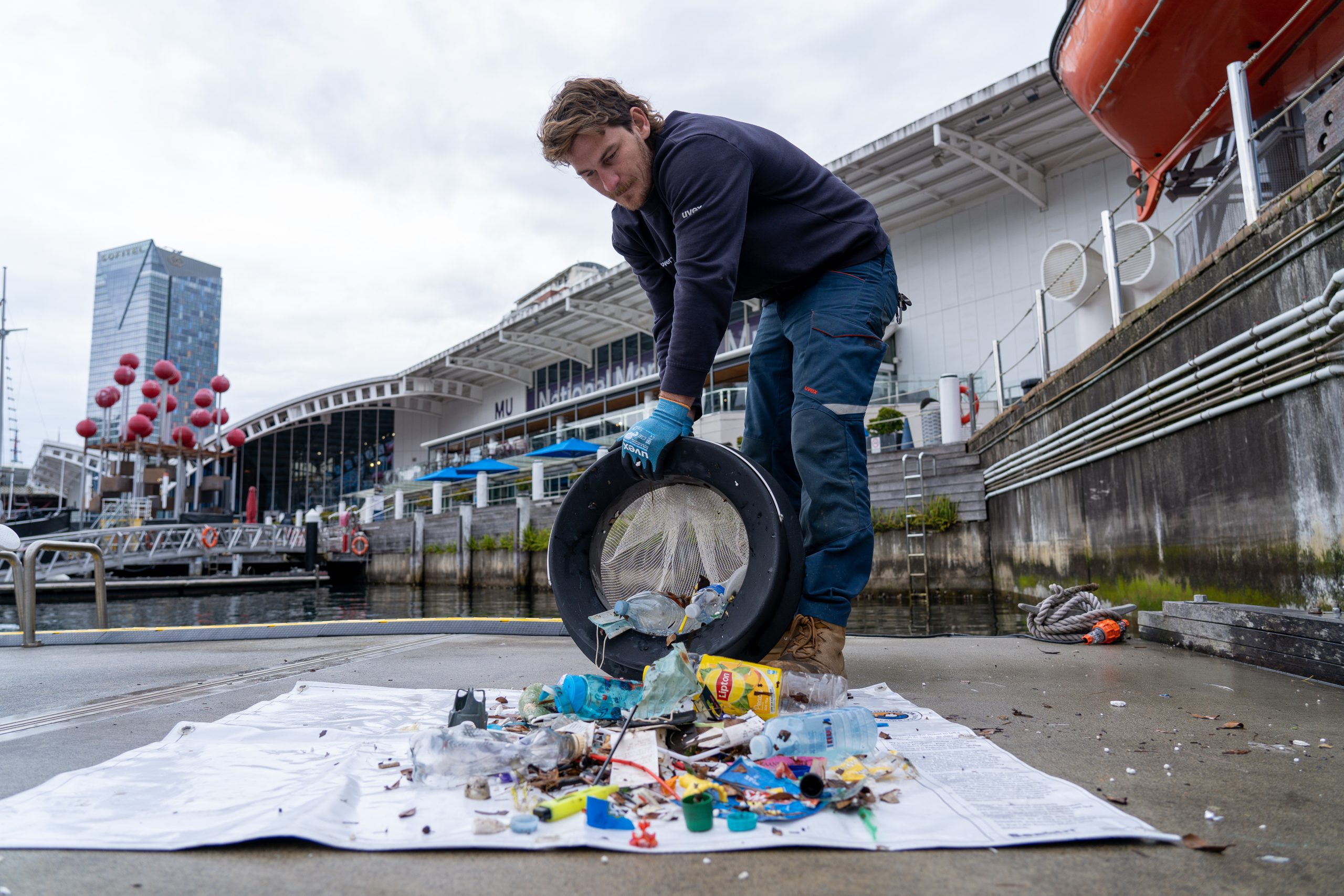 El equipo de Seabin Project cree que los puertos deportivos, los puertos y los clubes náuticos del mundo son los lugares perfectos para comenzar a ayudar a limpiar nuestro océano. Imagen: Proyecto Seabin